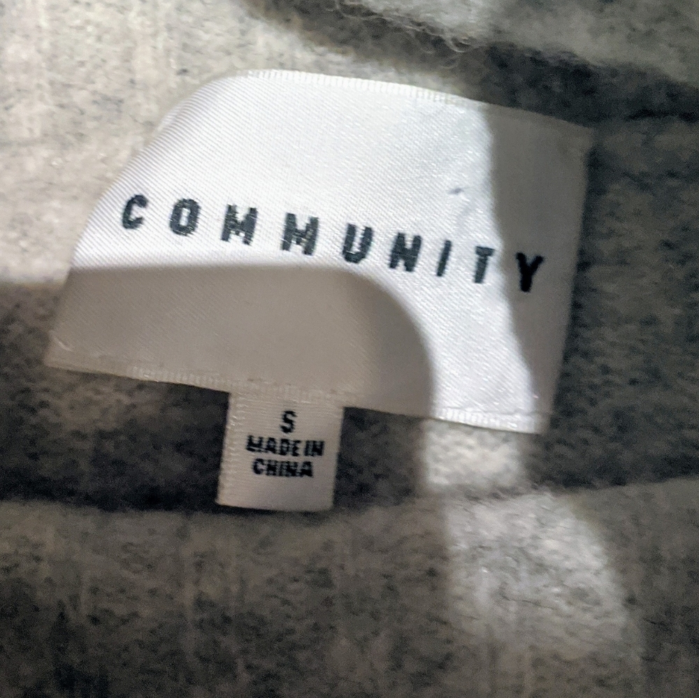 Community Wool Sweater 🙌 - Picture 2 of 5